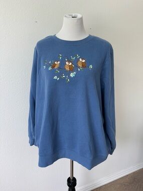 Blue Women's Owl Embroidered Crewneck Sweatshirt